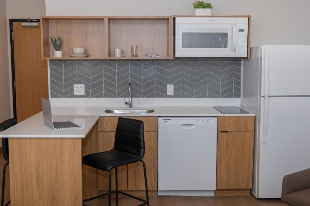 Livaway Suites Tri-Cities-Ричленд Экстерьер фото